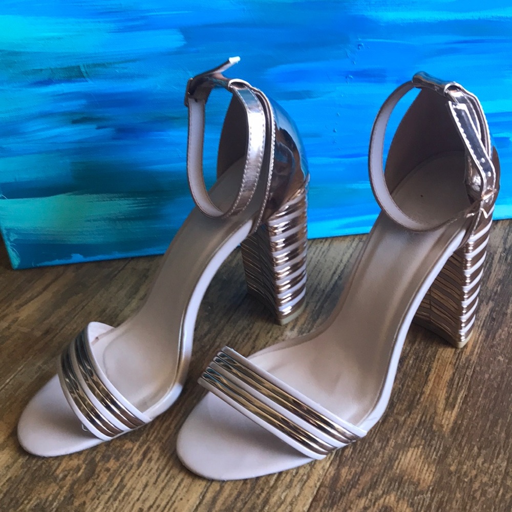 Gold/Cream Heels 🔥